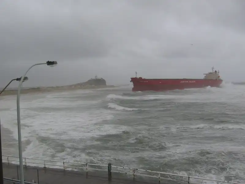 Pasha Bulker in waves